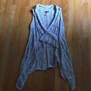 Sleeveless grey knit sweater